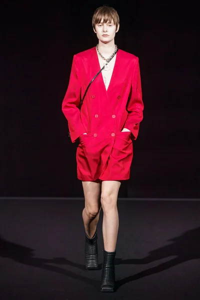 Look 19